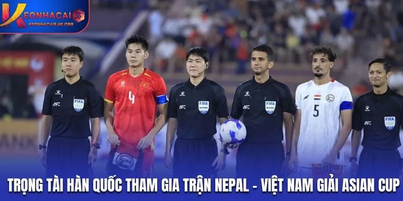 Trọng tài Hàn Quốc tham gia trận Nepal - Việt Nam giải Asian Cup (Thứ 3 từ phải sang)